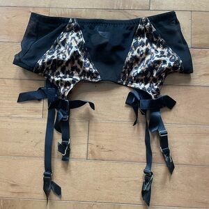 New Bettie page Playful Promises Leopard Print Garter Belt